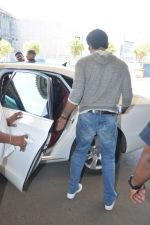 Abhishek Bachchan snapped at international airport in Mumbai on 1st Sept 2013 (3).JPG